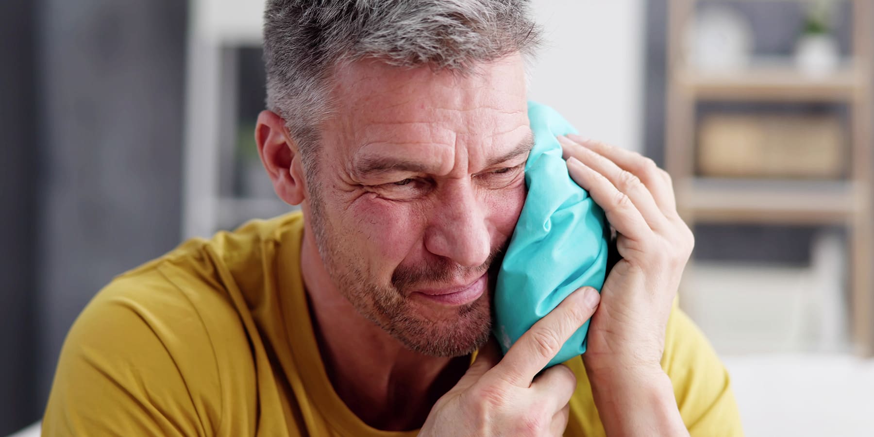What To Expect After a Tooth Extraction:Tips for a Smooth Recovery