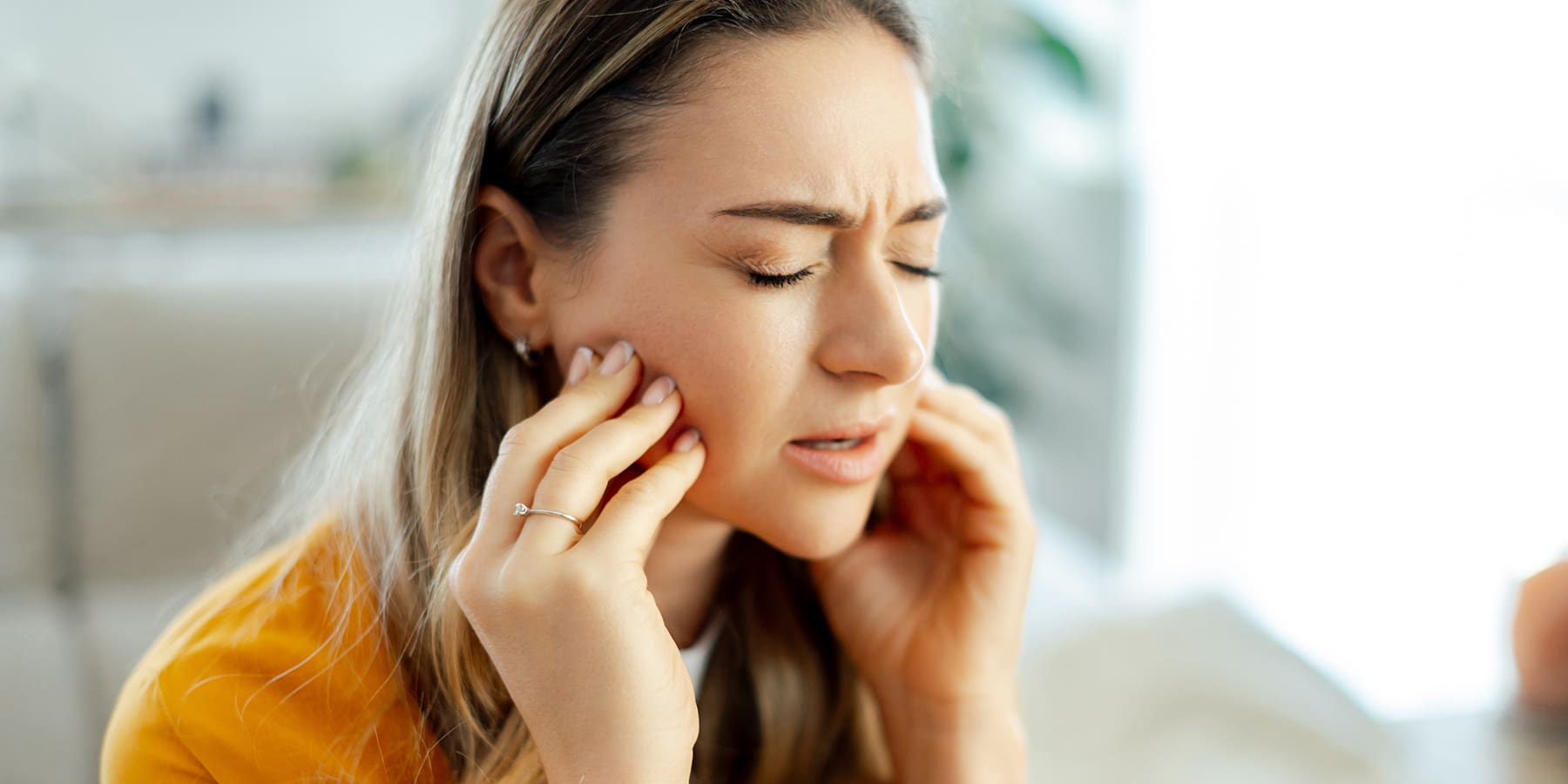 4 Signs You Should Call Your Oral Surgeon After Surgery