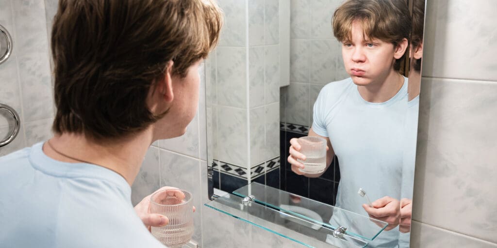 What To Do When Food Gets Stuck in a Wisdom Tooth Hole